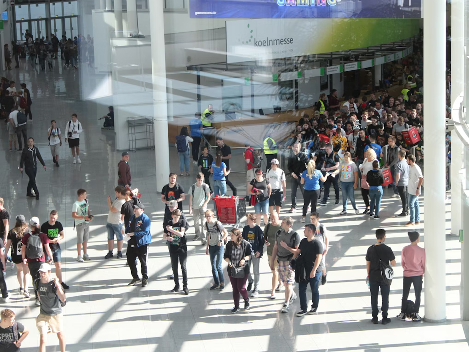 Cómo transformar tu espacio exterior con hamacas y tumbonas personalizadas: branding, confort y estilo